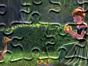 puzzle Kraina Lodu Anna w ogrodzie
